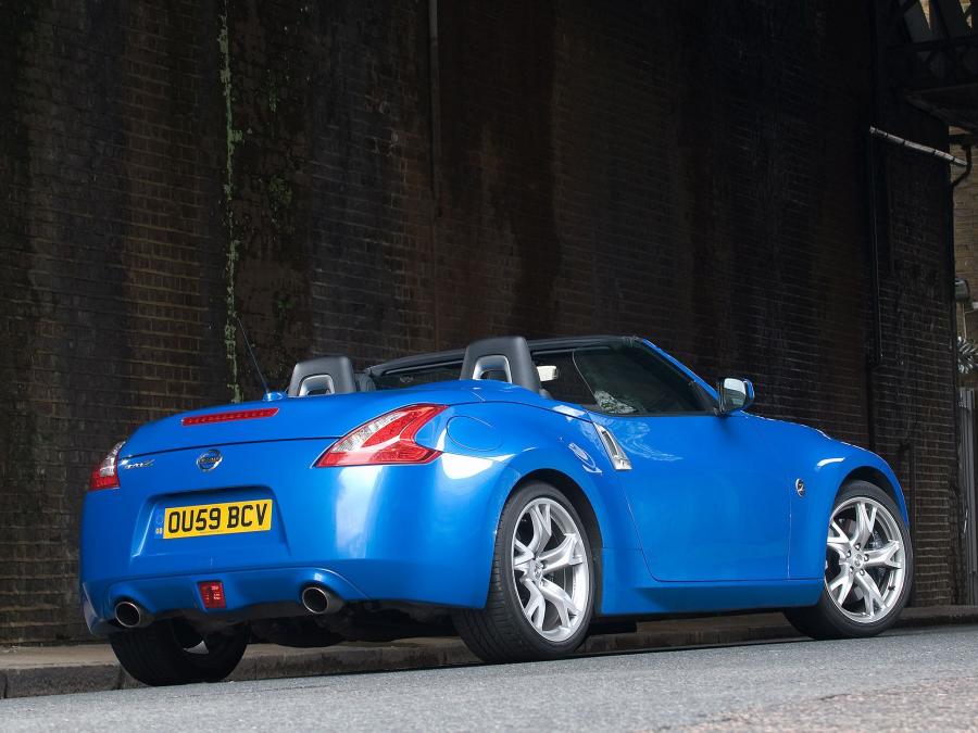  Nissan 370Z Roadster 2010 года  (UK) (фото 3 из 7)